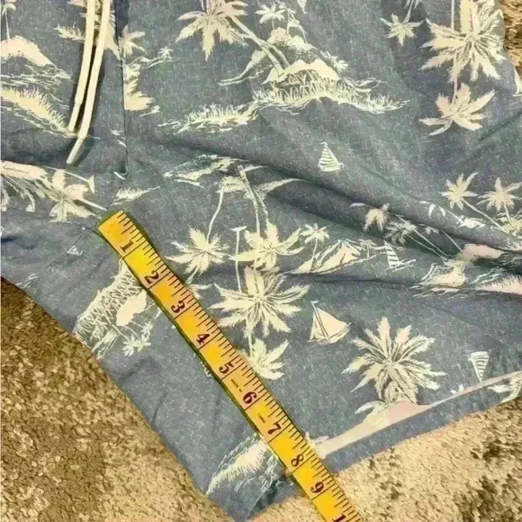 Men’s Hawaiian Swim Shorts - Picture 3 of 5